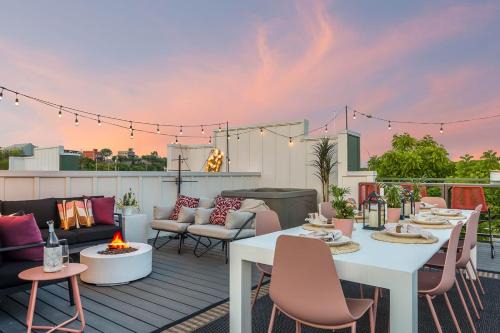 Katie Hill Neighborhood House | Bourbon & Bubbles - Rooftop Hot Tub & Speakeasy