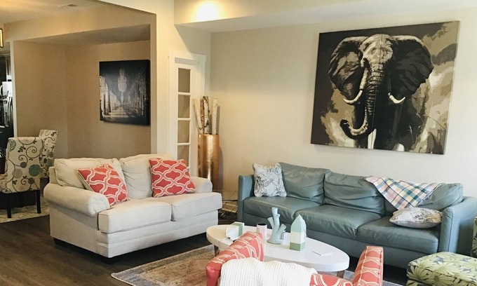 Shelby Park House | Bourbon/Derby City: Modern Newly Built Entire Home