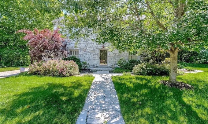 Frankfort House | Bourbon Trail-Hot tub-Riverview-2.5miles BuffaloTr