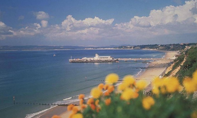 Bournemouth Apartment | BOURNECOAST: MODERN MAISONETTE WITH DECKING NEAR TOWN CENTRE & BEACHES - FM6289