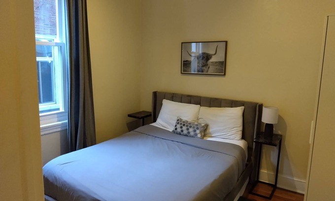 Center City House | boutique 1bed queen center city