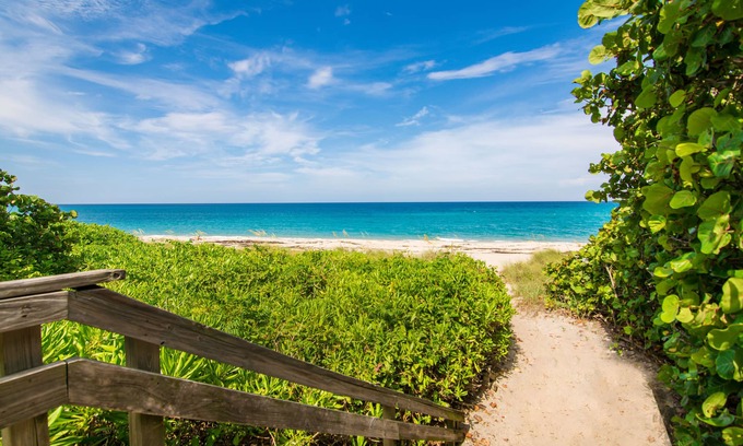 Juno Beach House | BOUTIQUE BUNGALOW. INTIMATE TROPICAL SETTING. STEPS TO BEACH.