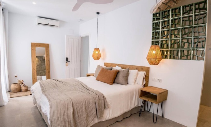 San Ambrosio House | Boutique Guesthouse By La Judería de Vejer | Salina Deluxe with balcony Room