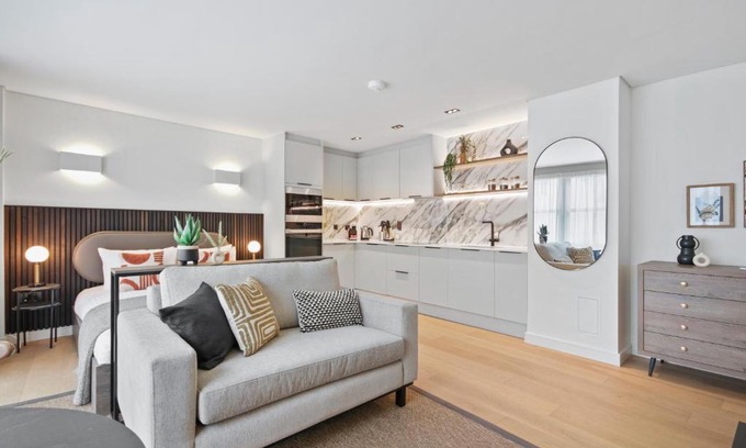 Cordwainer Apartment | Bow Lane by Aeria Apartments