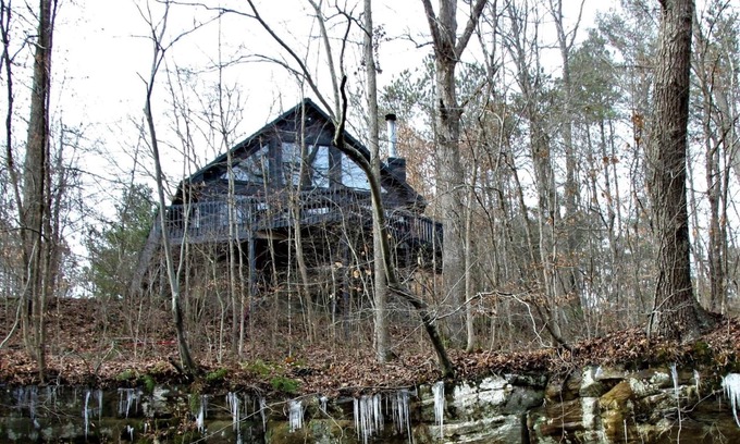 Logan Ski Chalet | Bowie Cabin, Family Cabin with private hot tub + Gorge view