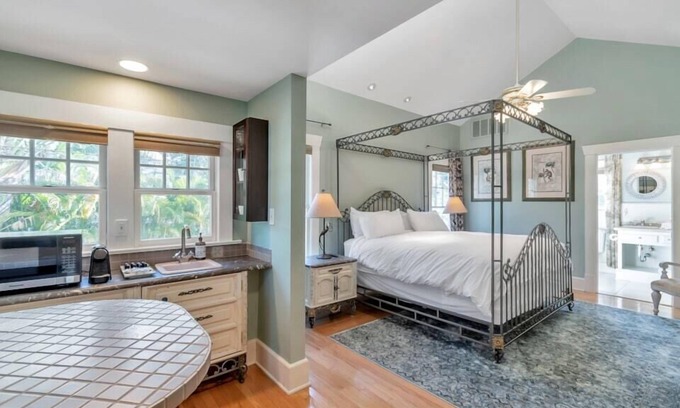 Historic Old Northeast Apartment | Boyce Suite at ONE Inn: King Bed, Kitchenette, Near Downtown & Vinoy Park.
