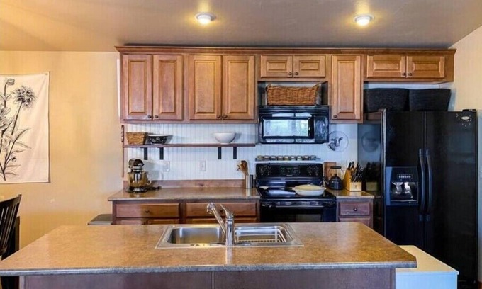 Four Corners House | Bozeman Bloom Happy Townhome