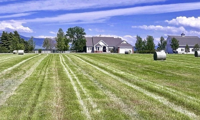 Manhattan House | Bozeman/Manhattan Getaway for Families and Friends