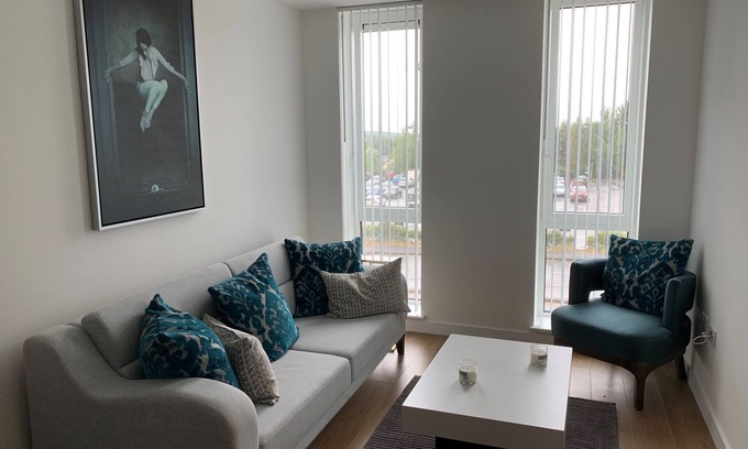 Bracknell Apartment | Bracknell: Stunning, Spacious, One Bed (One Bath) Apartment