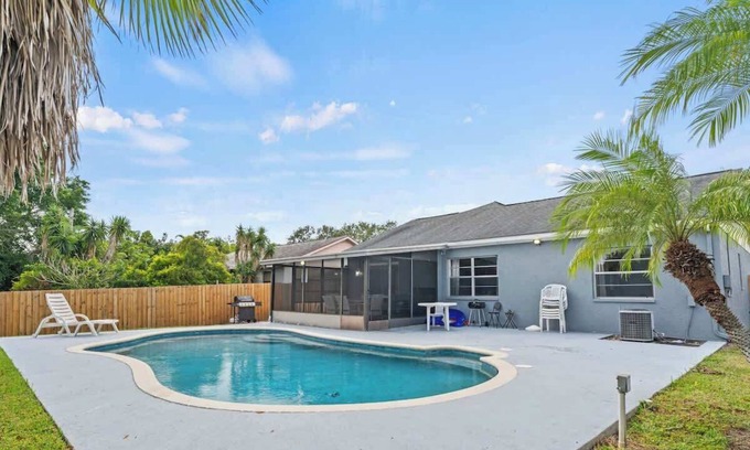 Trailer Estates House | Bradenton 4BR/2BA Home w/Pool & Mini Putt Putt