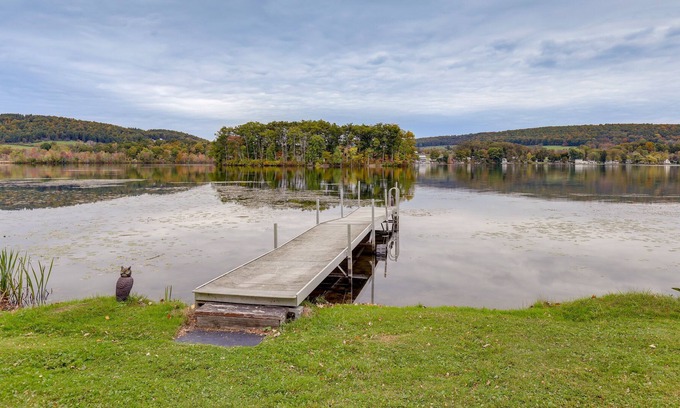 Bradford House | Bradford Lake House w/ Dock: Near Wineries!