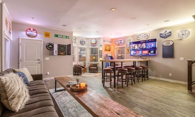Lower East Side House | Brady St. Retreat - Where Families & Groups Gather