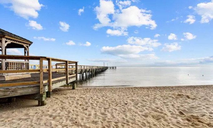 Issue Cottage | Brand New 2 Bedroom Cottage, 1 Block From Beach