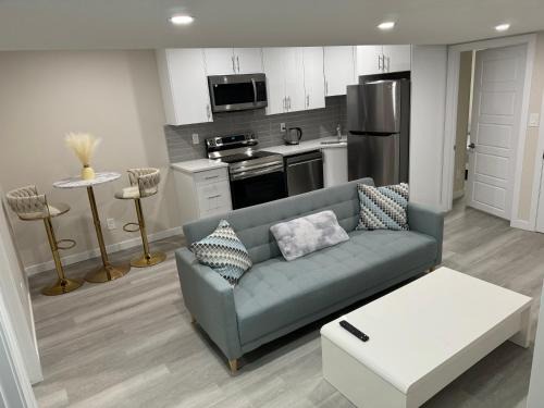 Southwest Calgary Apartment | Brand new 2 Bedrooms modern guest suite with separate entrance