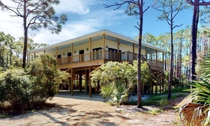 East End House | Brand New 3 Bedroom, Pet Friendly Amazing Bay View Home