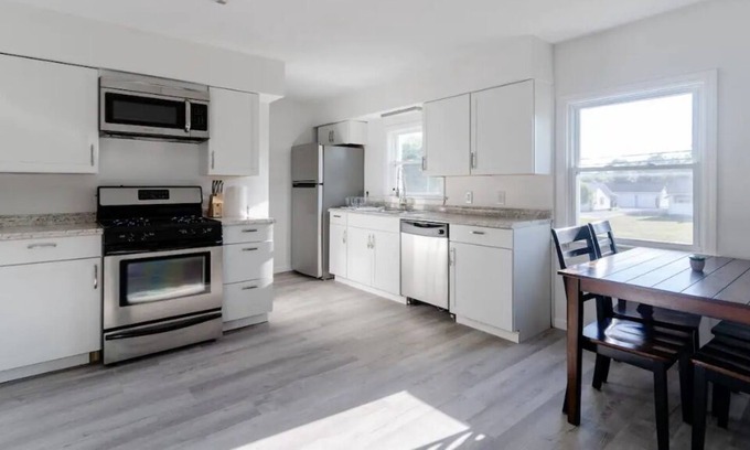 Ashtabula House | Brand new 3 bed unit near wineries, and the lake