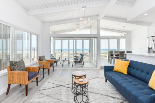 Santa Ana Heights House | Brand New 3 Bedroom Upper-Level Oceanfront Home