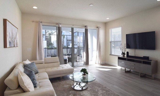 Four Corners House | Brand New 4 Bedroom, 3 Bath Townhome, West-Facing Dip Pool, Disney 10 miles!