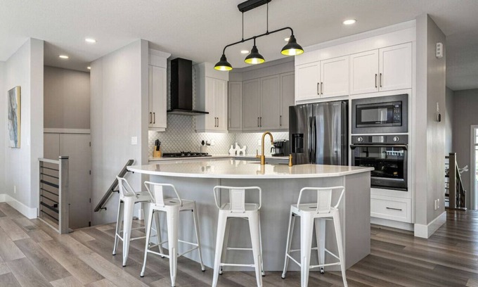 Southwest Calgary House | Brand New | 4 Bedroom | HUGE Home | King Bd | 2TVs