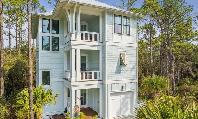 Treetop House | BRAND NEW! 5/4.5 SLEEPS 16! 30A! Close to Pool, Firepit