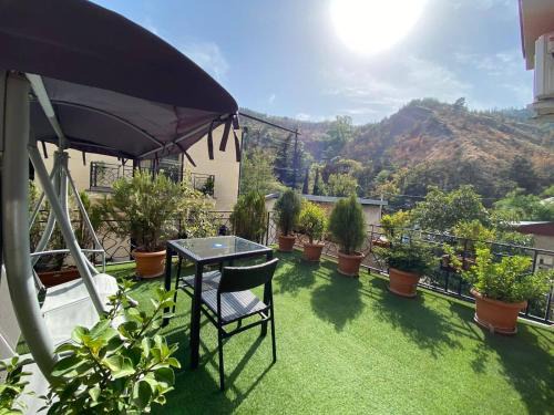 Sololaki Apartment | Brand New Apartment with Terrace