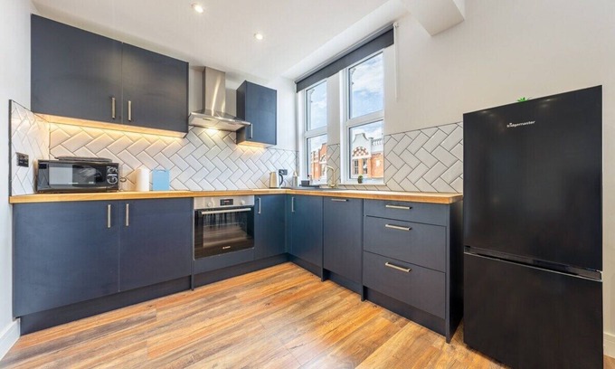 East Acton Apartment | Brand New Apt Sleeps 5 - Zone 2