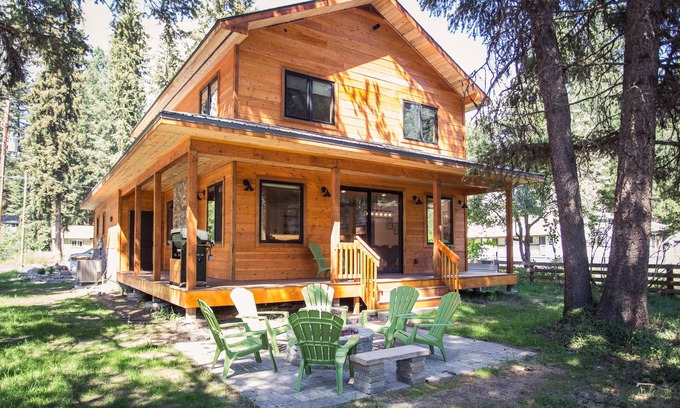 McCall House | Brand New Cabin w/Air Conditioning & 4 King Suites!