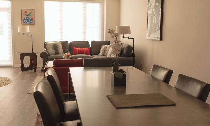Innisfil House | Brand new, Chic 3-bedroom house in delightful Barrie with WiFi, AC