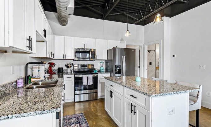 Nashville Apartment | Brand New Condo near downtown Nash w washer dryer