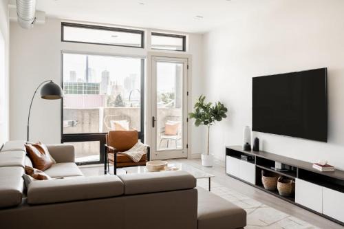 Jefferson Park House | Brand New Condo - Walk to Empower Stadium - Tesoro