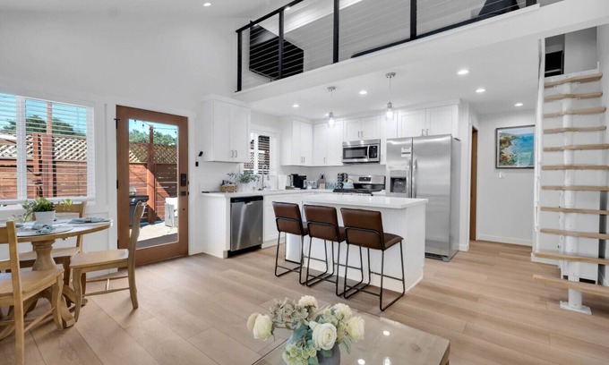 Thousand Oaks House | Brand new Cottage, putting green, private patio