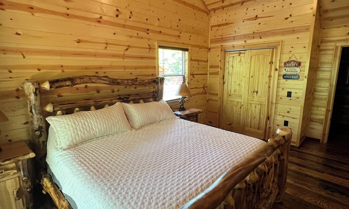 Murphy Cabin | Brand new Cozy 2-bedroom cabin in Murphy, NC!