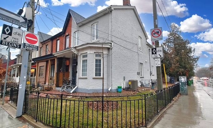 Wellington Place Apartment | Brand new Furnished 2BDR Basement Apt-in the heart of Toronto