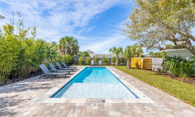 Toilla Segunda House | Brand New Heated Pool! Remodeled 3 Bedroom Cottage/Steps to the beach!