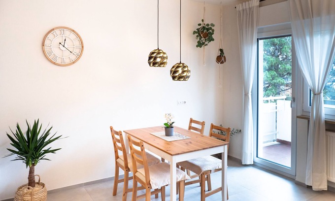 Merano Apartment | Brand New Holiday Apartment "Alex" Near the Center with Mountain View, Wi-Fi & Balcony