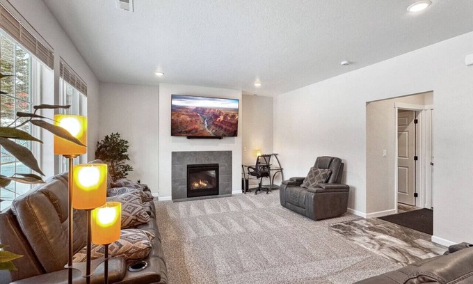 Donnelly House | Brand New Home w/Hot Tub, Arcade, Games!