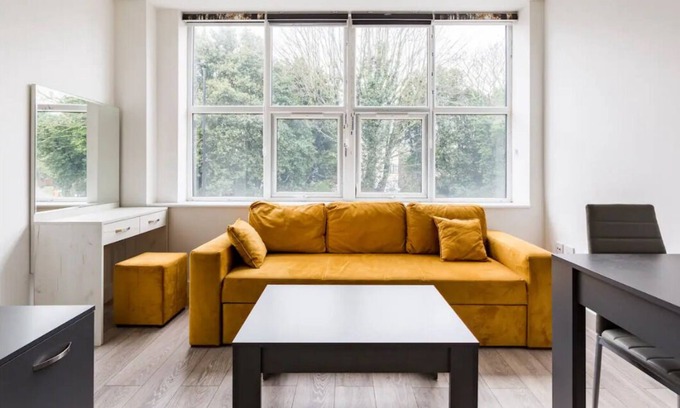 Edgware House | Brand new large studio edgware high street