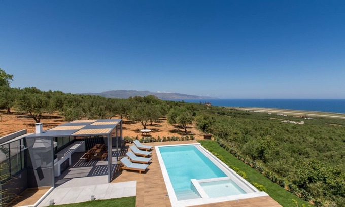 Kolymbari Villa | Brand new lux villa★Private Pool★ Seaview & BBQ★Bathtube with Hydromassage