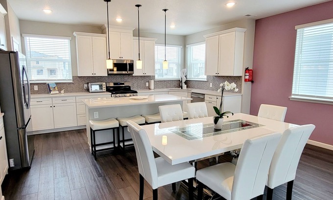Colorado Springs House | Brand new! Modern Luxury TownHome. Great location in North Gate, near USAFA