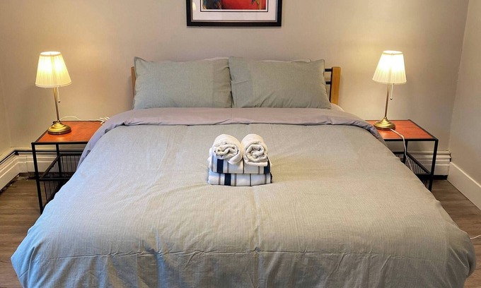 Southwest Edmonton House | Brand New Modern Flat 2br1ba Whyte And University