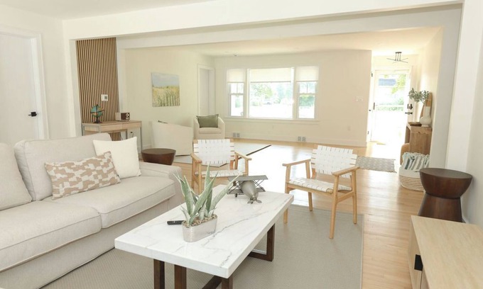 Long Branch House | BRAND NEW- Modern/Renovated Beach House minutes from best beach in Long Branch!