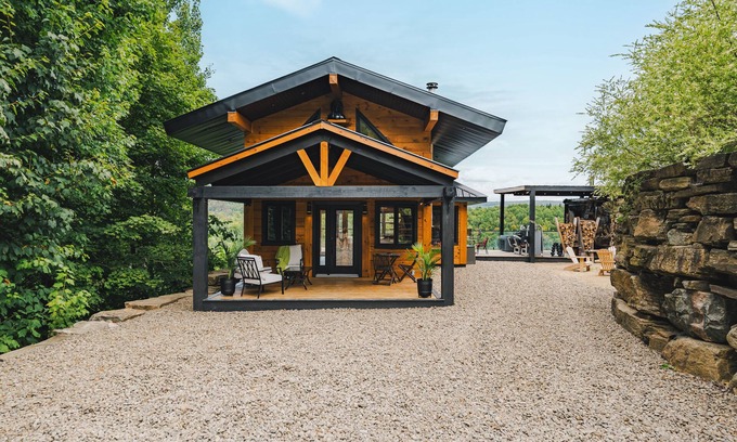 Mandeville Ski Chalet | Brand-New Mountain Chalet w/Hot Tub and Stunning Panoramic Views-Pet friendly!