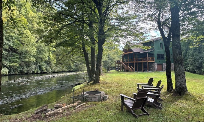 Nantahala Cabin | Brand New Riverfront Retreat – Ultimate Privacy, Stunning Views, & Dog-friendly!