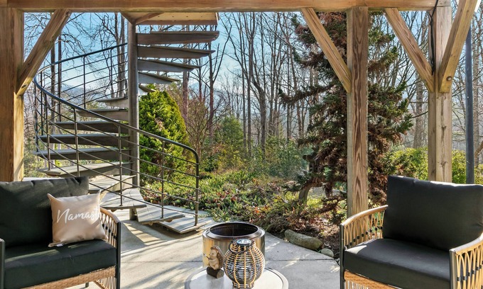 Skyland Cabin | Brand New! Sleeps 6 Hot Tub Fun