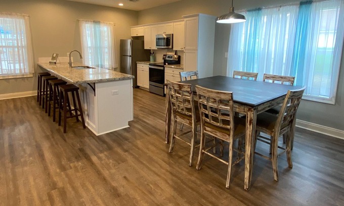 Lake Charles House | 🇺🇸BRAND NEW SMART HOME W/ KING SUITE CLOSE TO CASINOS🇺🇸