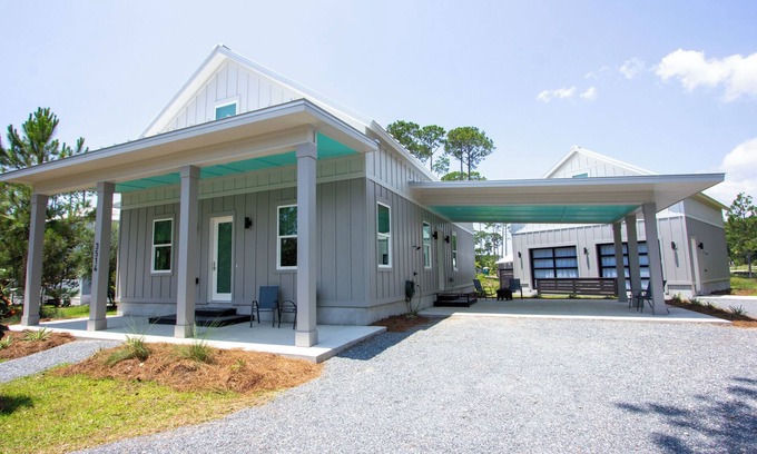 Carrabelle House | Brand NEW! Starry Night - Resort Pool, Dog Friendly!