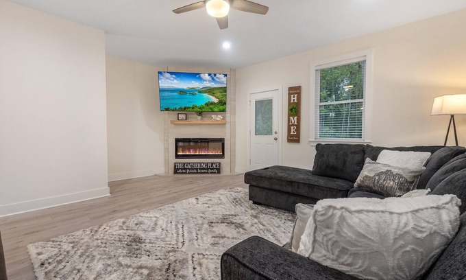 Tallahassee House | Brand New Stylish Home for Your Family-Seahorse