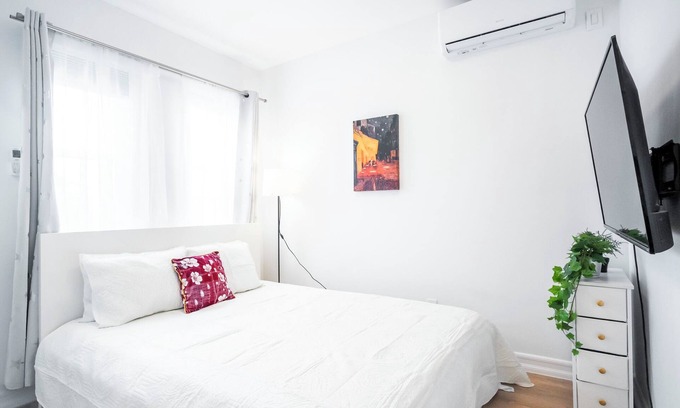 Queens Apartment | Brand New, Stylish Small Studio with Bathroom , Kitchenette, Laundry and WiFi