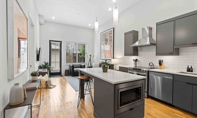 Virginia Highland Apartment | Brand New Trendy Virginia Highlands Apt!