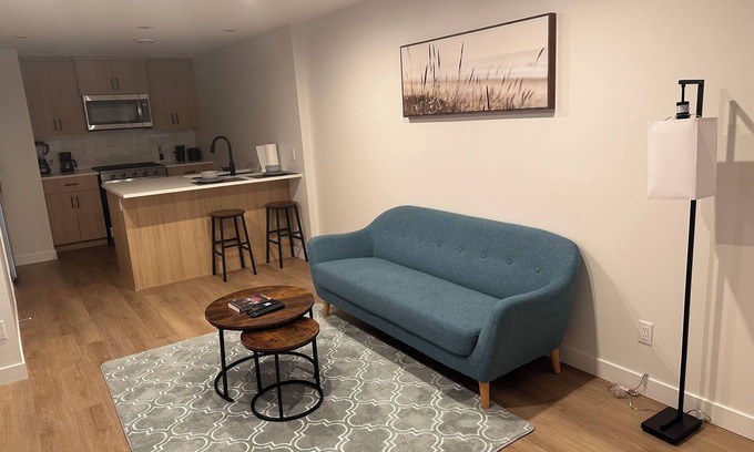 Southwest Edmonton Apartment | Brand New YEG Airport EntireSuite | 15min | Self Checkin